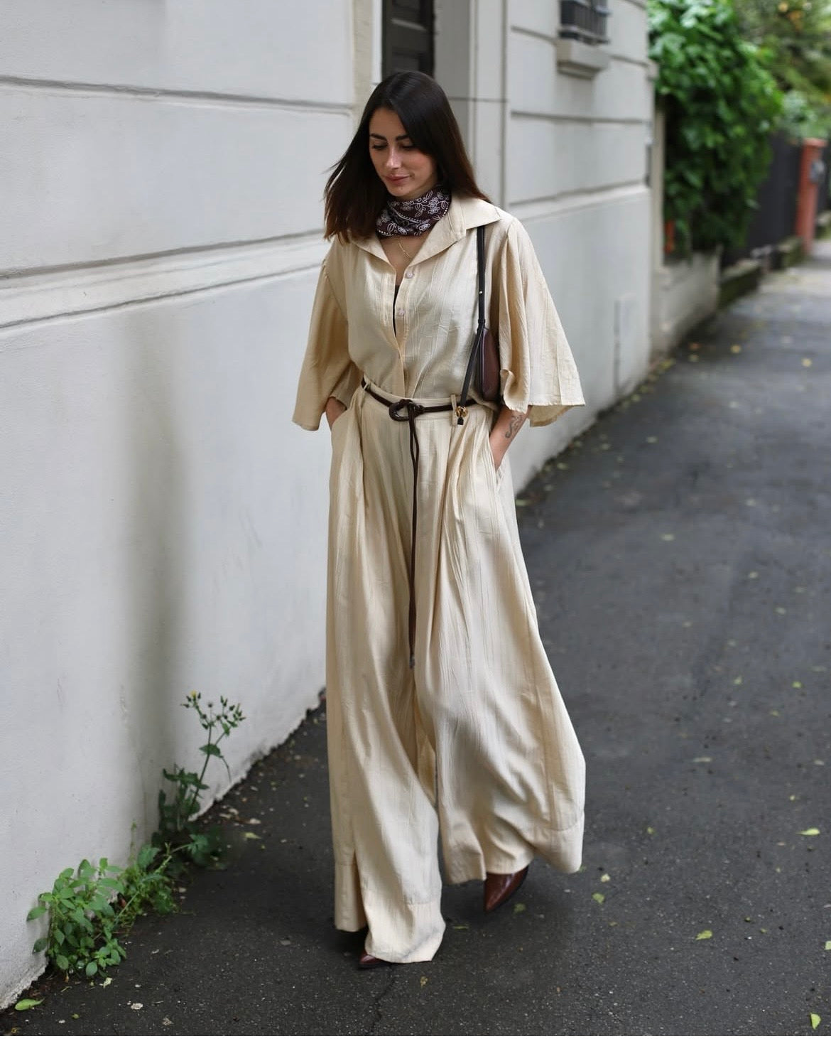 Completo avorio camicia e pantalone a palazzo con cintura
