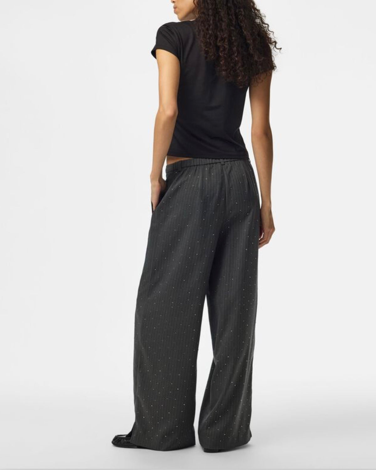 Tailleur grey dettagli strass giacca monopetto e pantalone palazzo  con elastico in vita