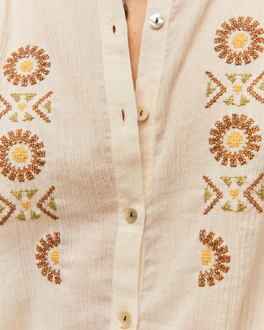 Camicia in cotone manica lunga fondo bianco con decorazioni colorate