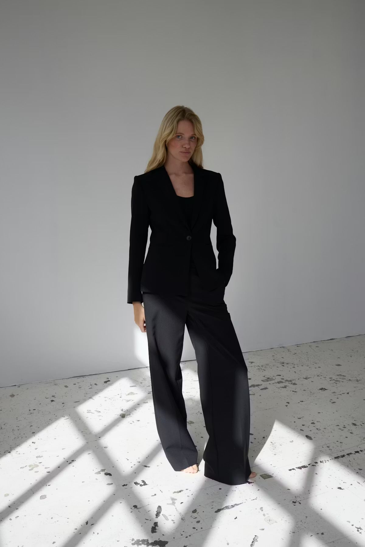 Pantalone palazzo nero con elastico in vita