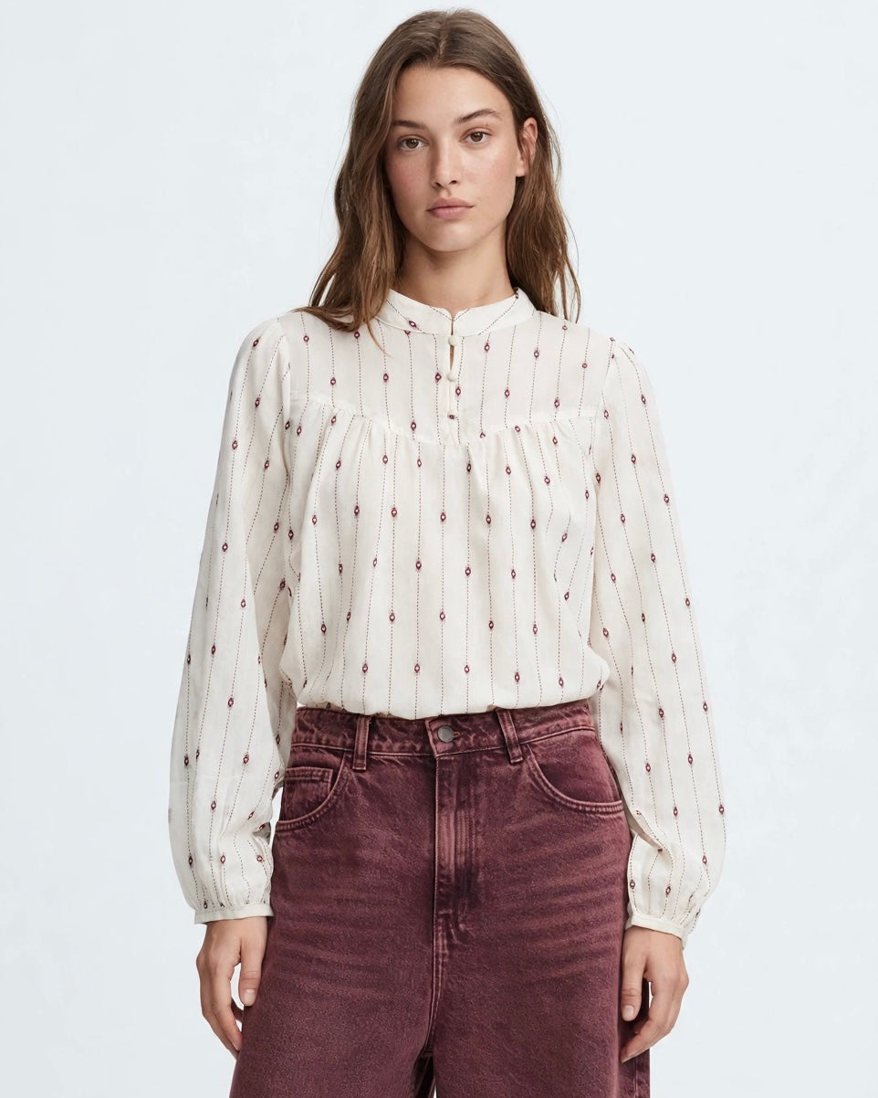 Blusa panna collo pistagnina e bottoni con dettagli ricami bordeaux
