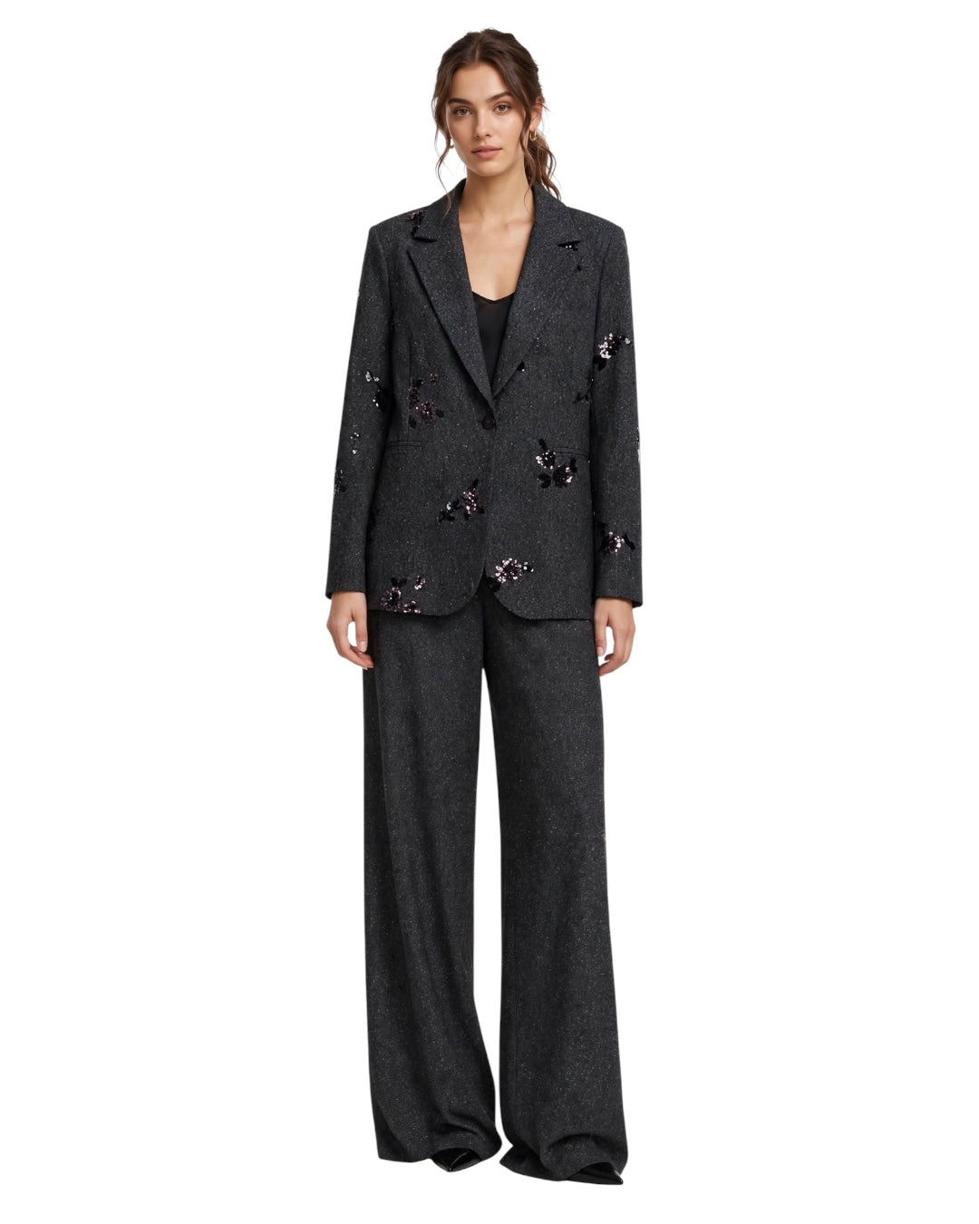 Tailleur nero giacca ricamata e pantalone largo