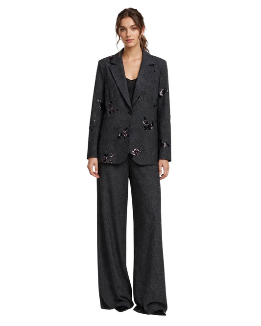 Tailleur nero giacca ricamata e pantalone largo