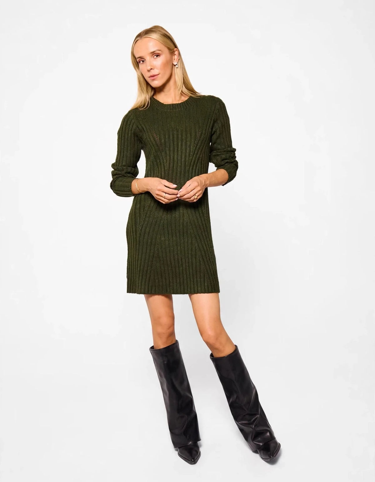 Green ribbed dress with round neckline