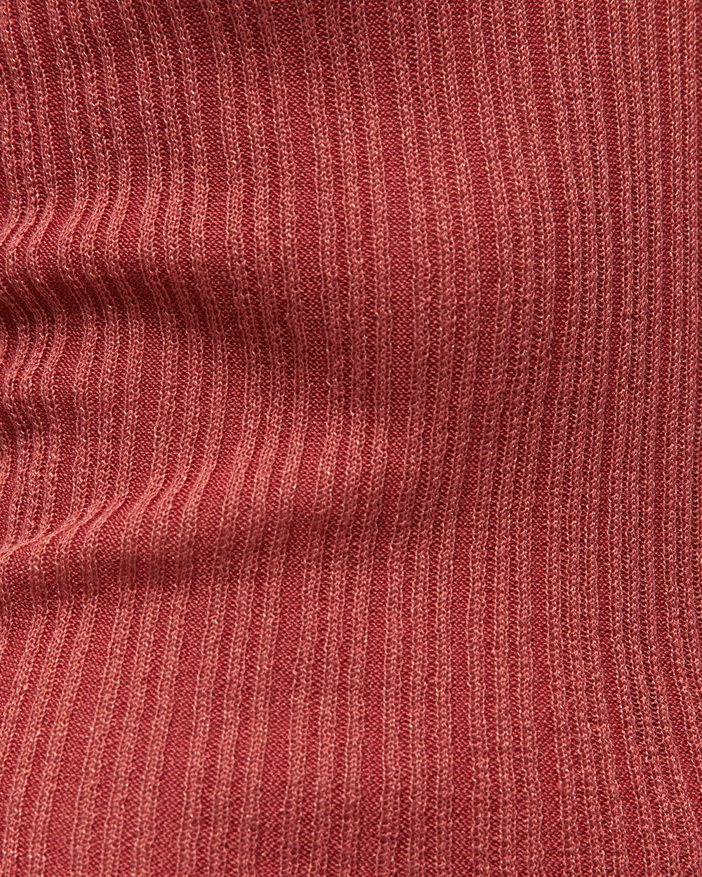 Top corallo con scollo a V e spalline, realizzato in tessuto lavorato a maglia con lurex