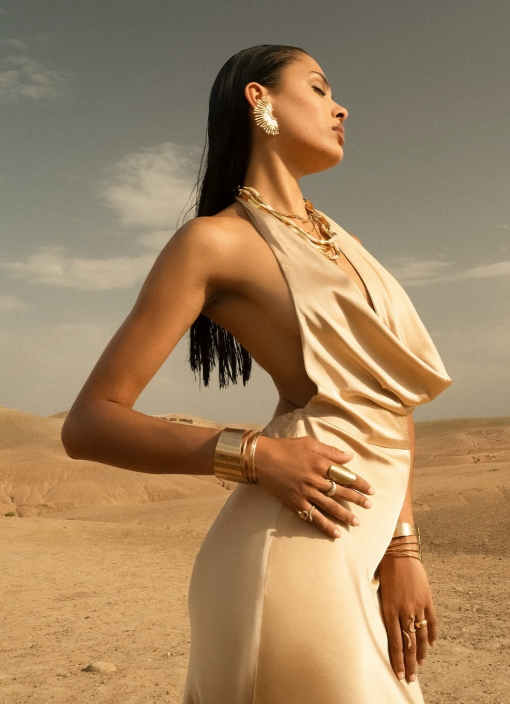 Abito effetto satin con schiena scoperta