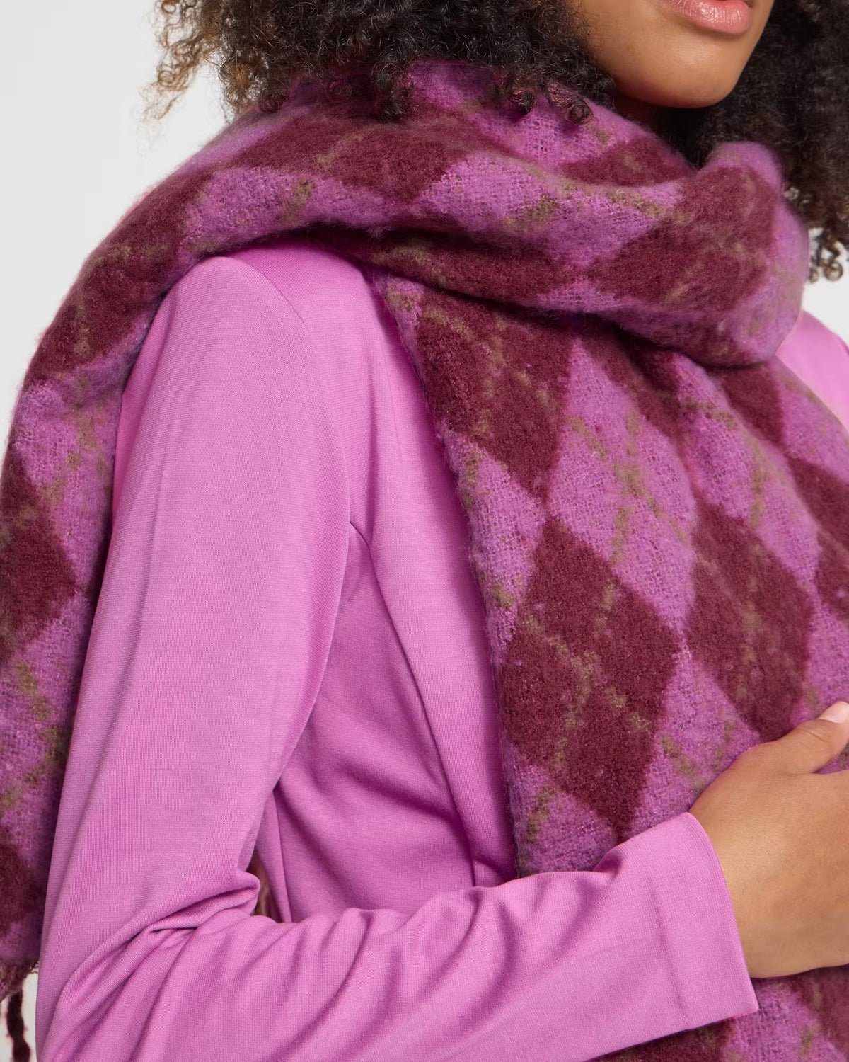 Sciarpa rombi fuxia/bordeaux con frange