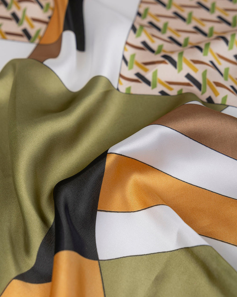 Foulard con stampa geometrica