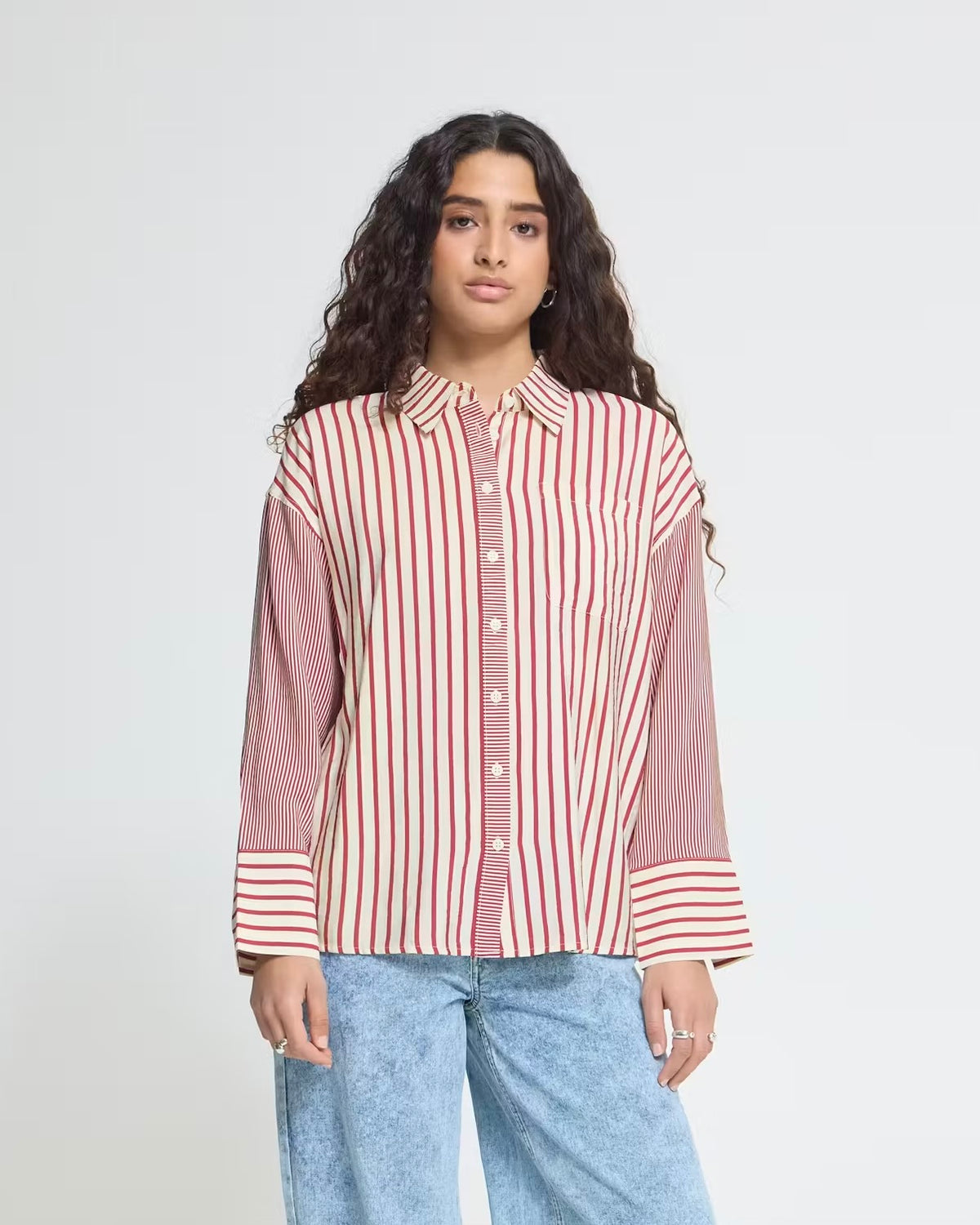 Camicia regular manica lunga bordeaux/panna con taschino laterale