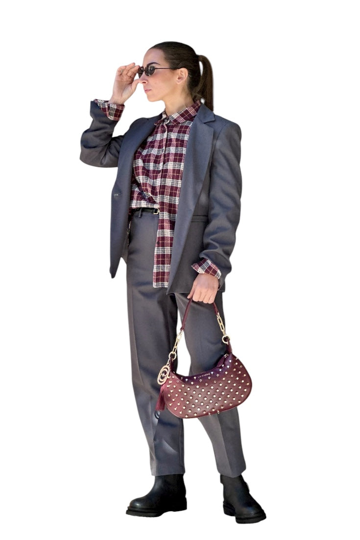 Tailleur con giacca monopetto e pantalone a sigaretta