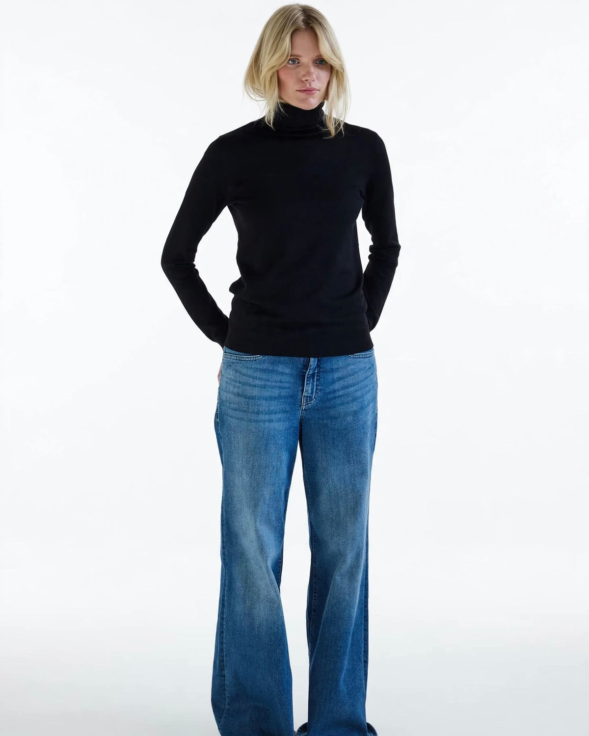 Maglione nero viscosa collo alto