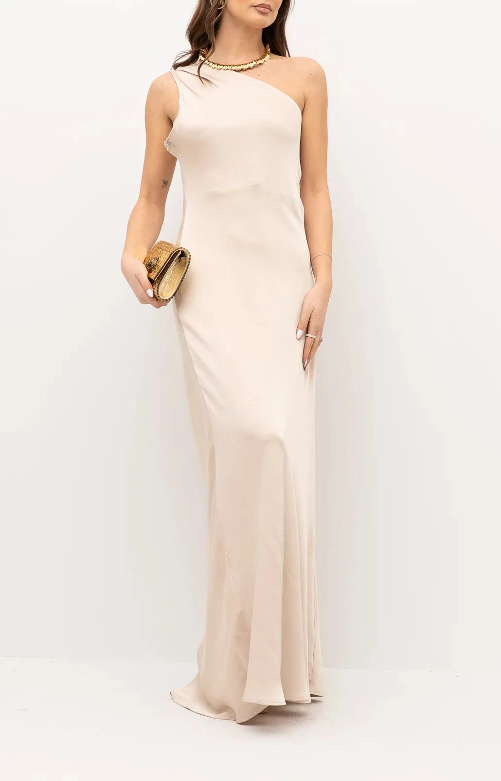 Abito lungo monospalla in satin ecru