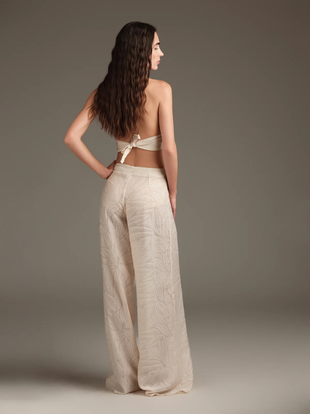 Completo avorio top e pantalone traforato