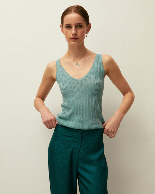 Top verde acqua con scollo a V e spalline, realizzato in tessuto lavorato a maglia con lurex
