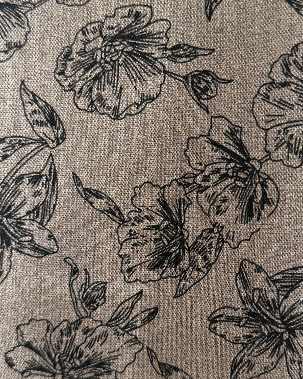 Completo grigio a fiori e gilet smanicato con cinturina e pantalone