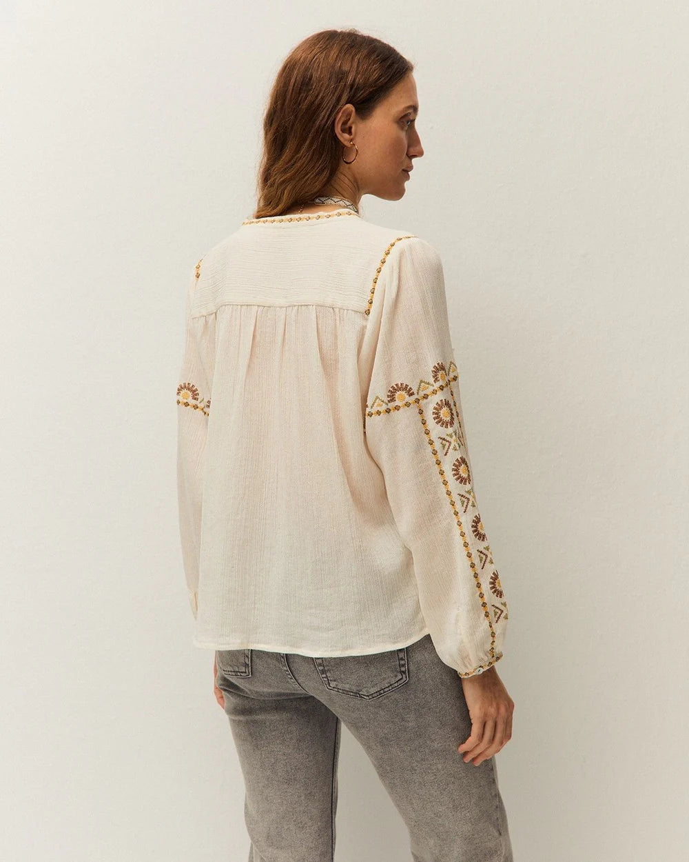 Camicia in cotone manica lunga fondo bianco con decorazioni colorate