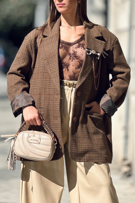 Blazer vintage oversize marrone a quadri con spilla