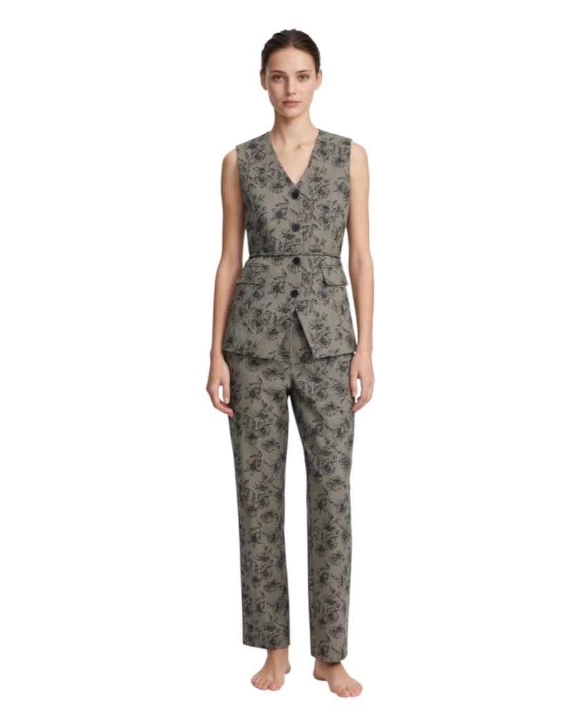 Completo grigio a fiori e gilet smanicato con cinturina e pantalone