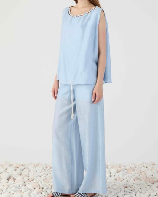 Completo blusa celeste con cordino e pantalone a palazzo