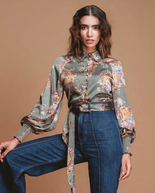 Camicia fantasia manica lunga con arricciature sui polsini