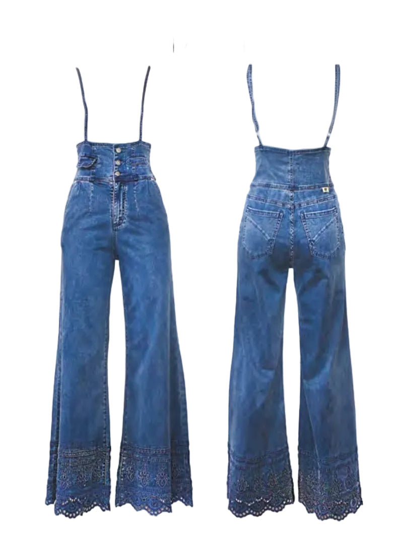 Salopette in jeans con ricami in macramè sull’orlo