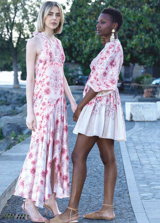 Abito lungo rosa a fantasia floreale con scollo all’americana e schiena scoperta