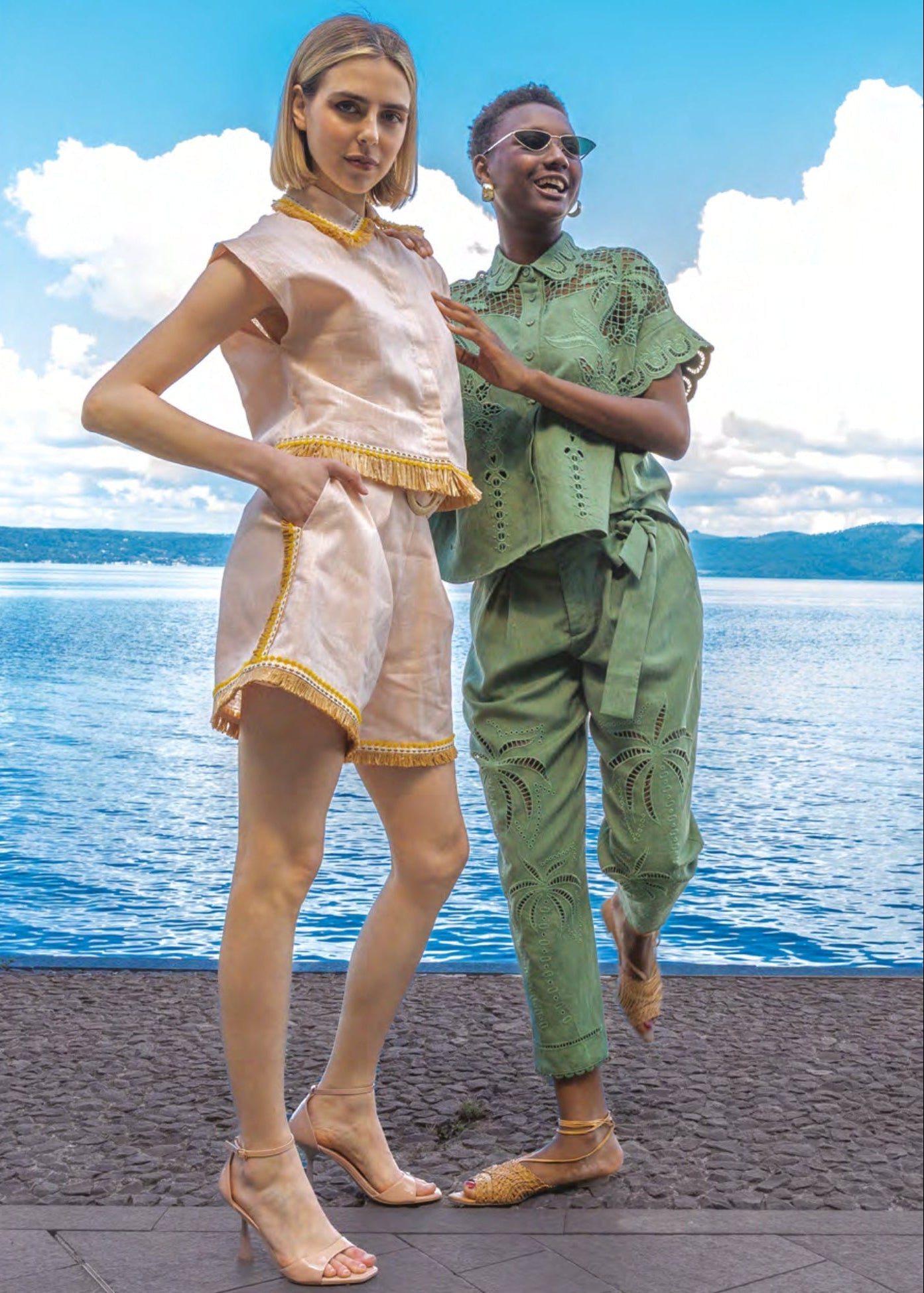 Pantalone verde con ricami in macramè e fusciacca in vita