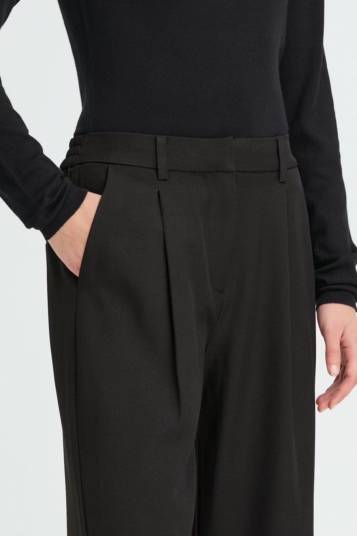 Pantalone palazzo nero con elastico in vita