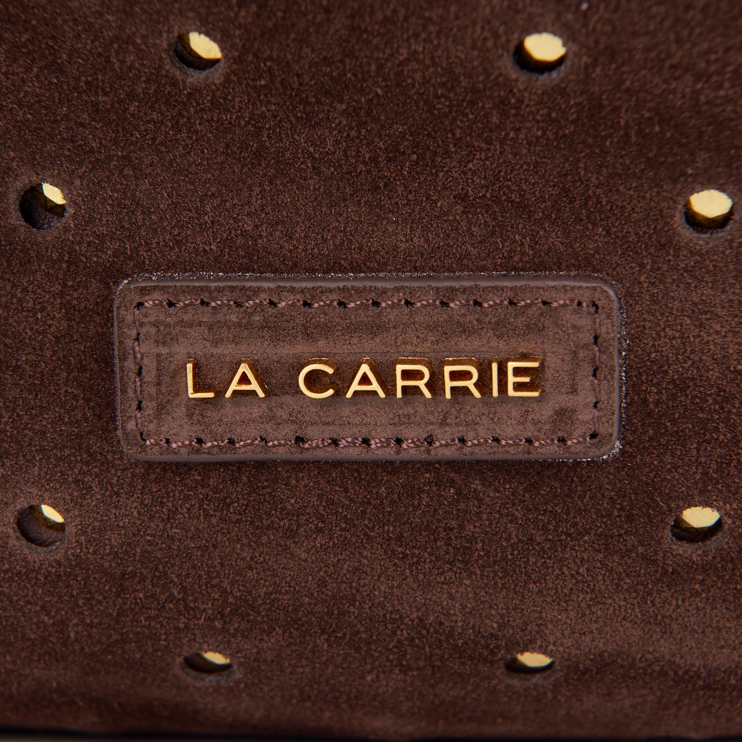 Borsa grande a spalla brown in suede con borchie oro