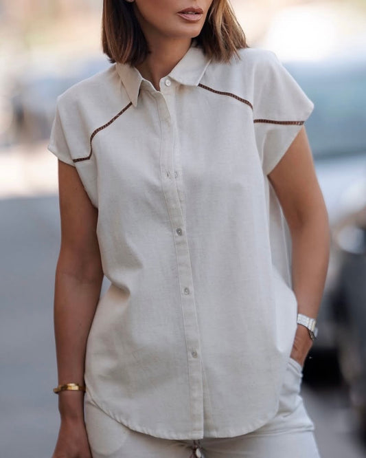 Camicia smanicata ecrù con ricami moro