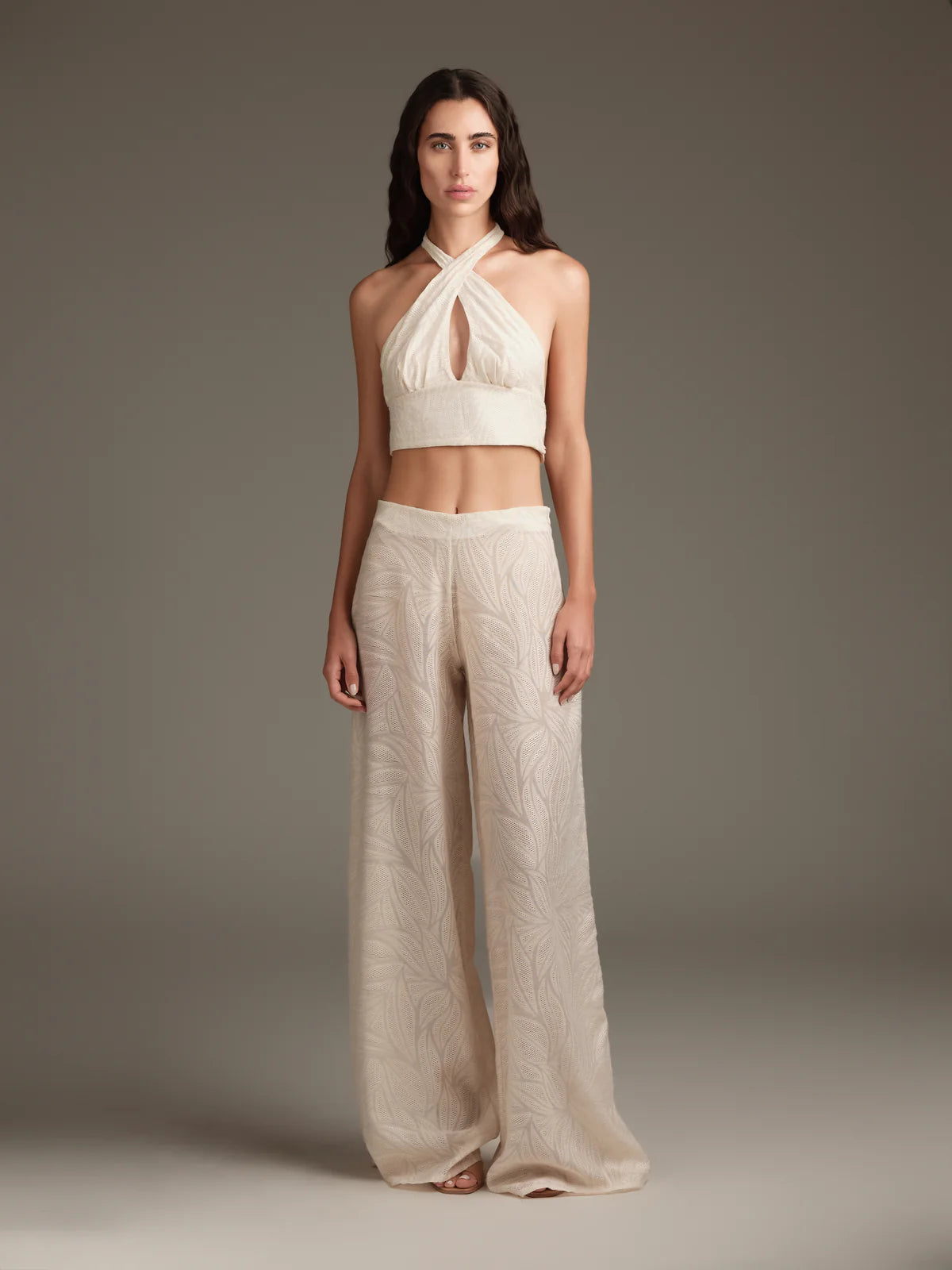 Completo avorio top e pantalone traforato
