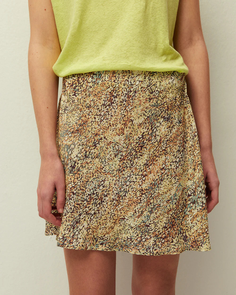 Completo a fantasia con blusa e gonna corta