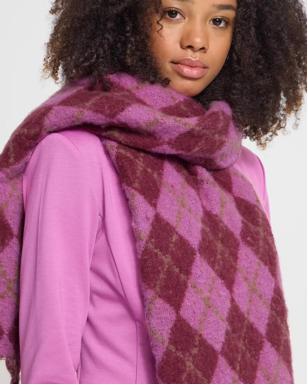 Sciarpa rombi fuxia/bordeaux con frange