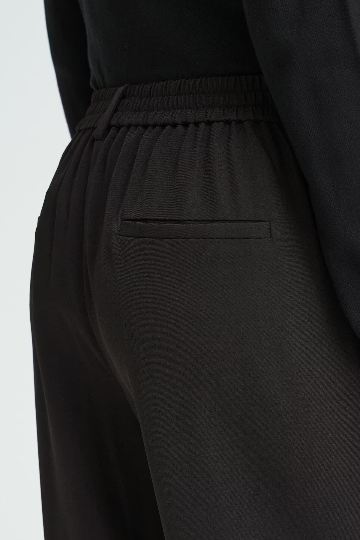 Pantalone palazzo nero con elastico in vita