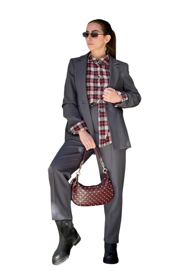 Tailleur con giacca monopetto e pantalone a sigaretta