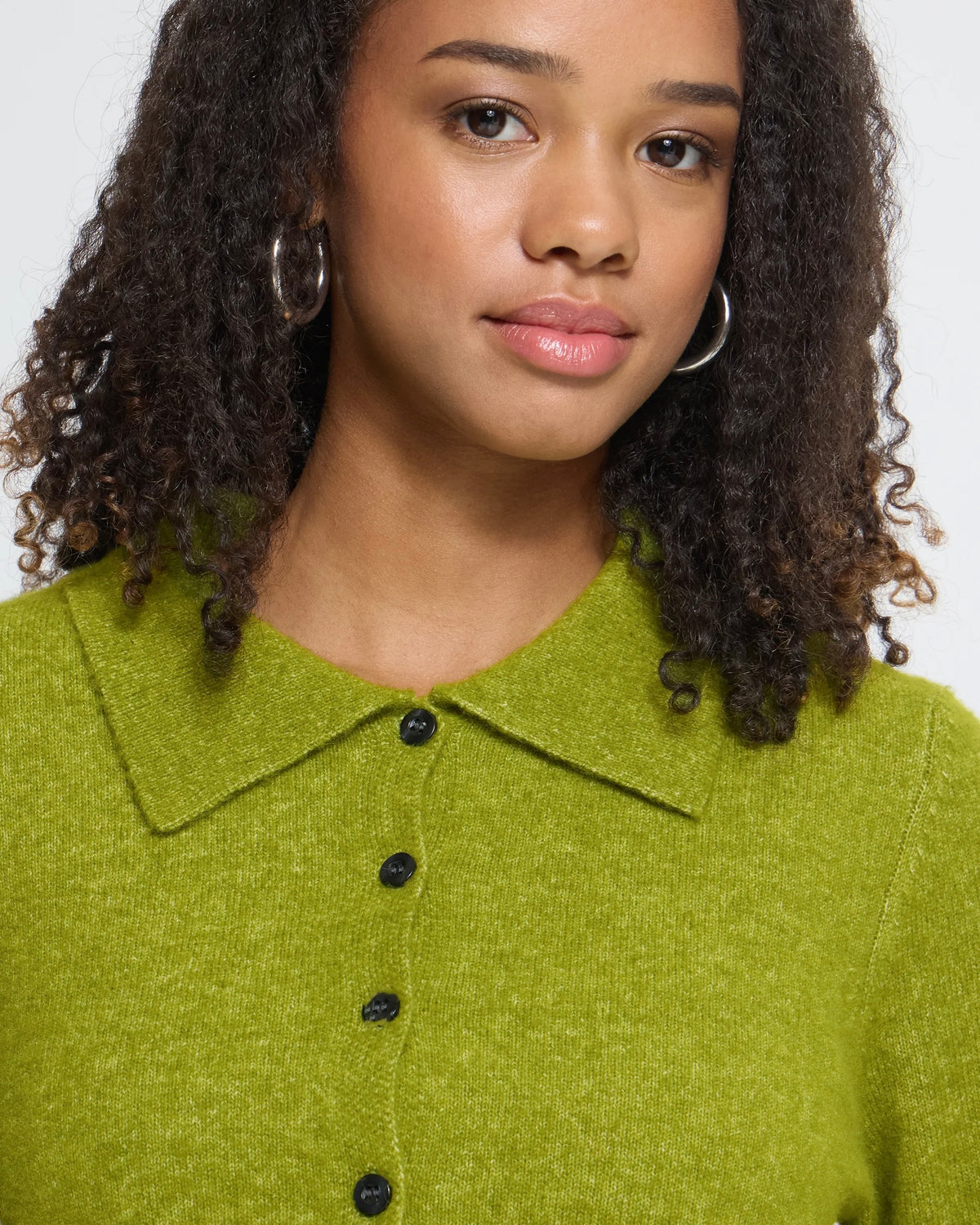 Cardigan verde con colletto