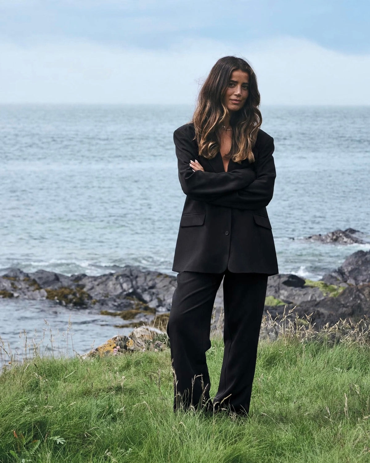 Tailleur nero oversize giacca e pantalone palazzo con elastico in vita
