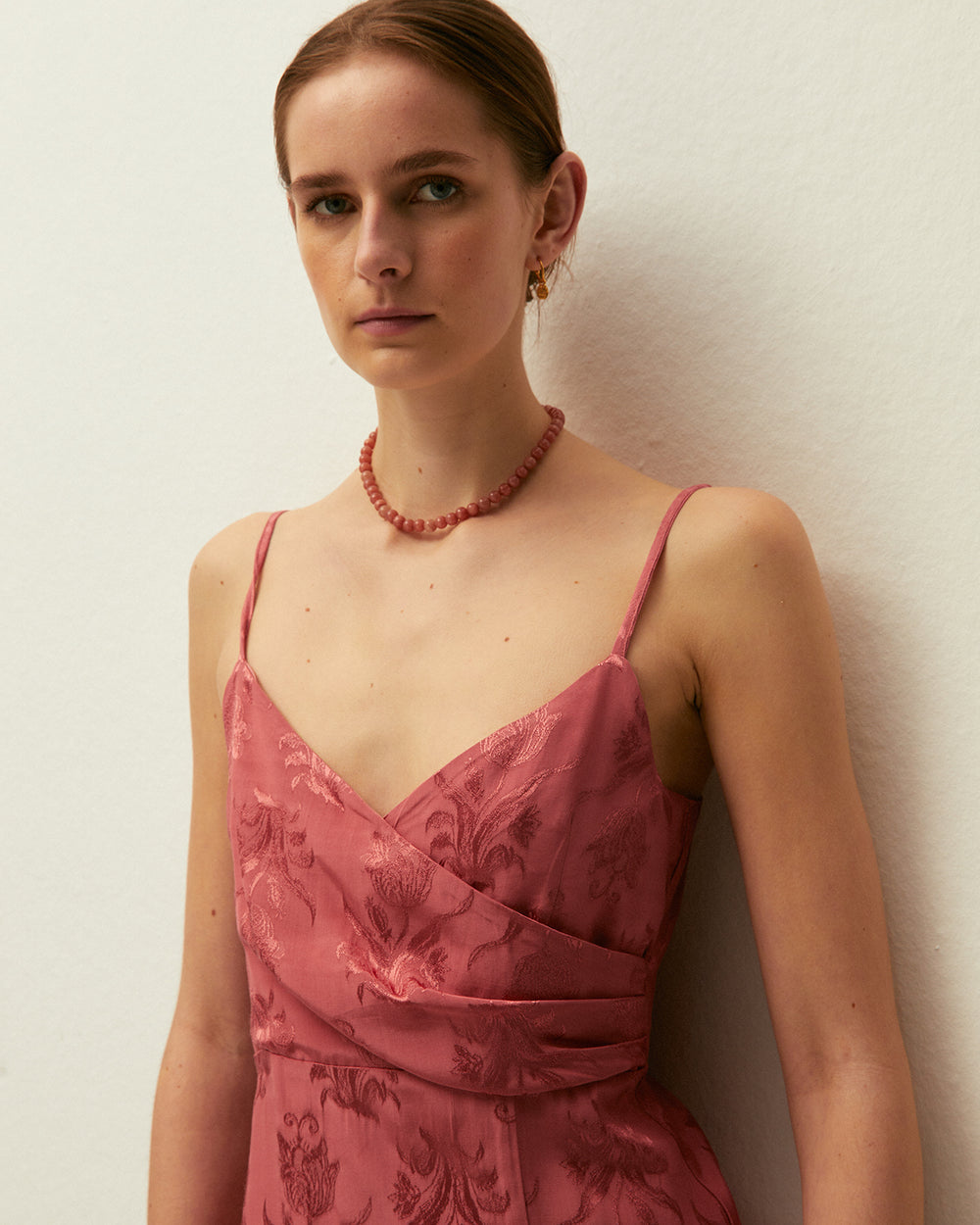 Abito lungo con scollo a V e spalline