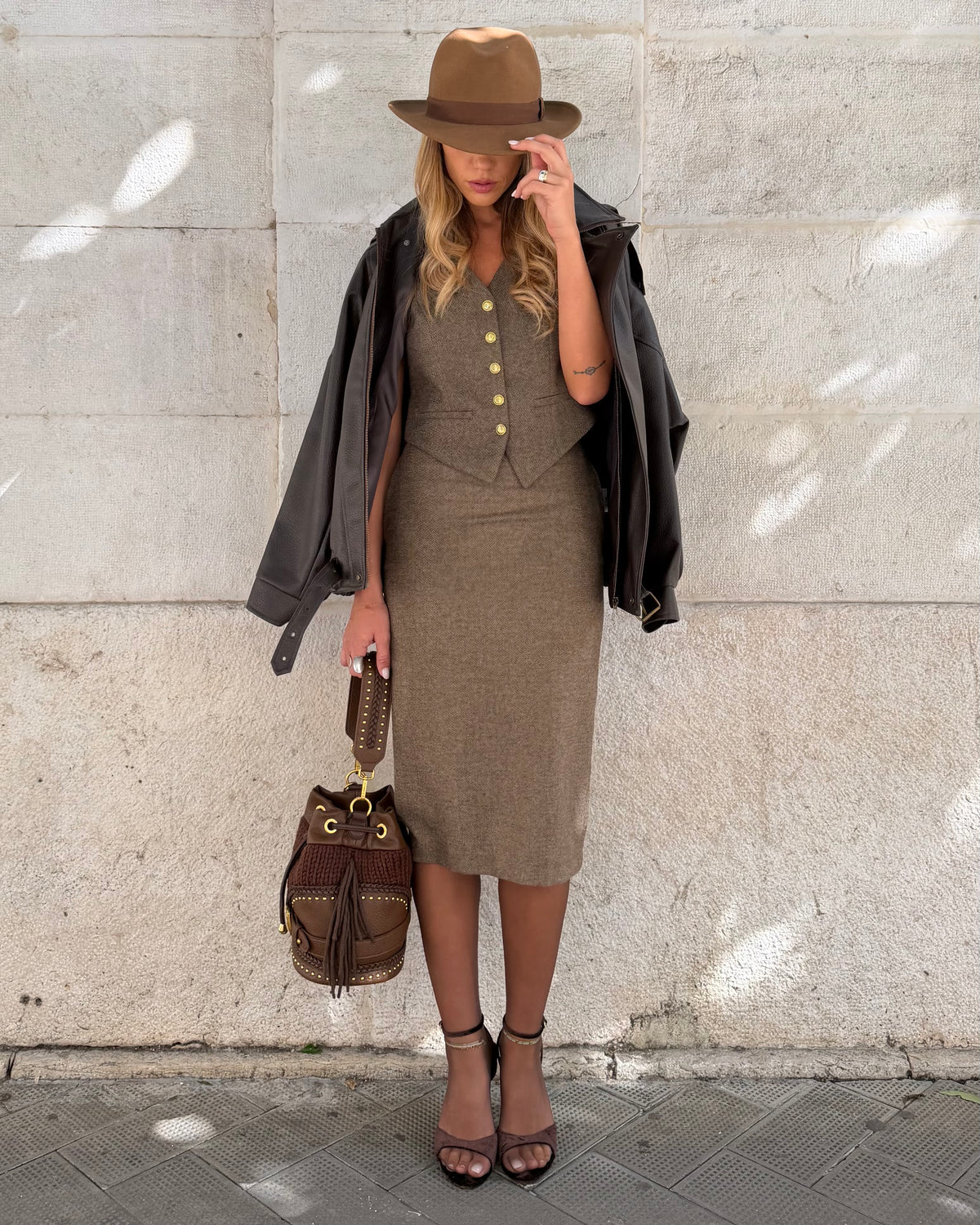 Sand suit with vest and midi skirt