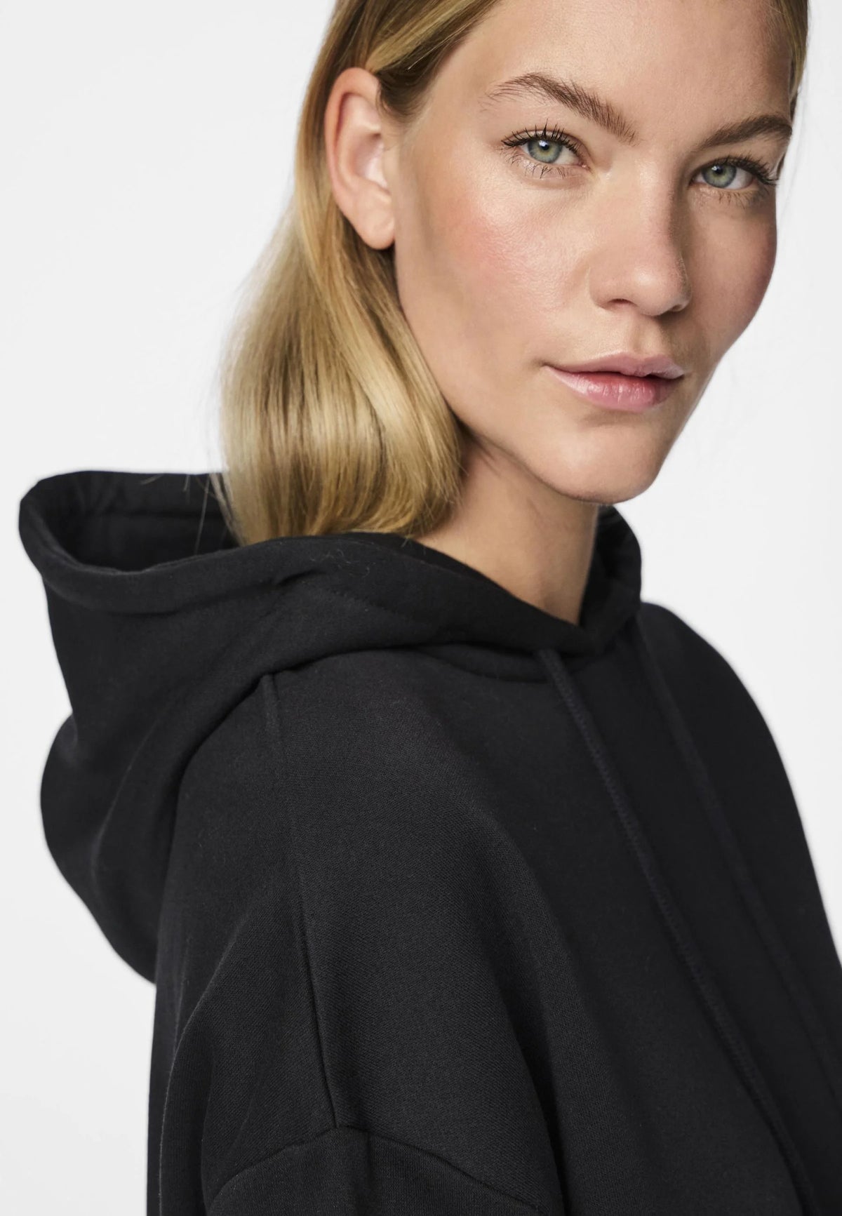 Completo sportivo nero felpa e pantalone con elastico in vita