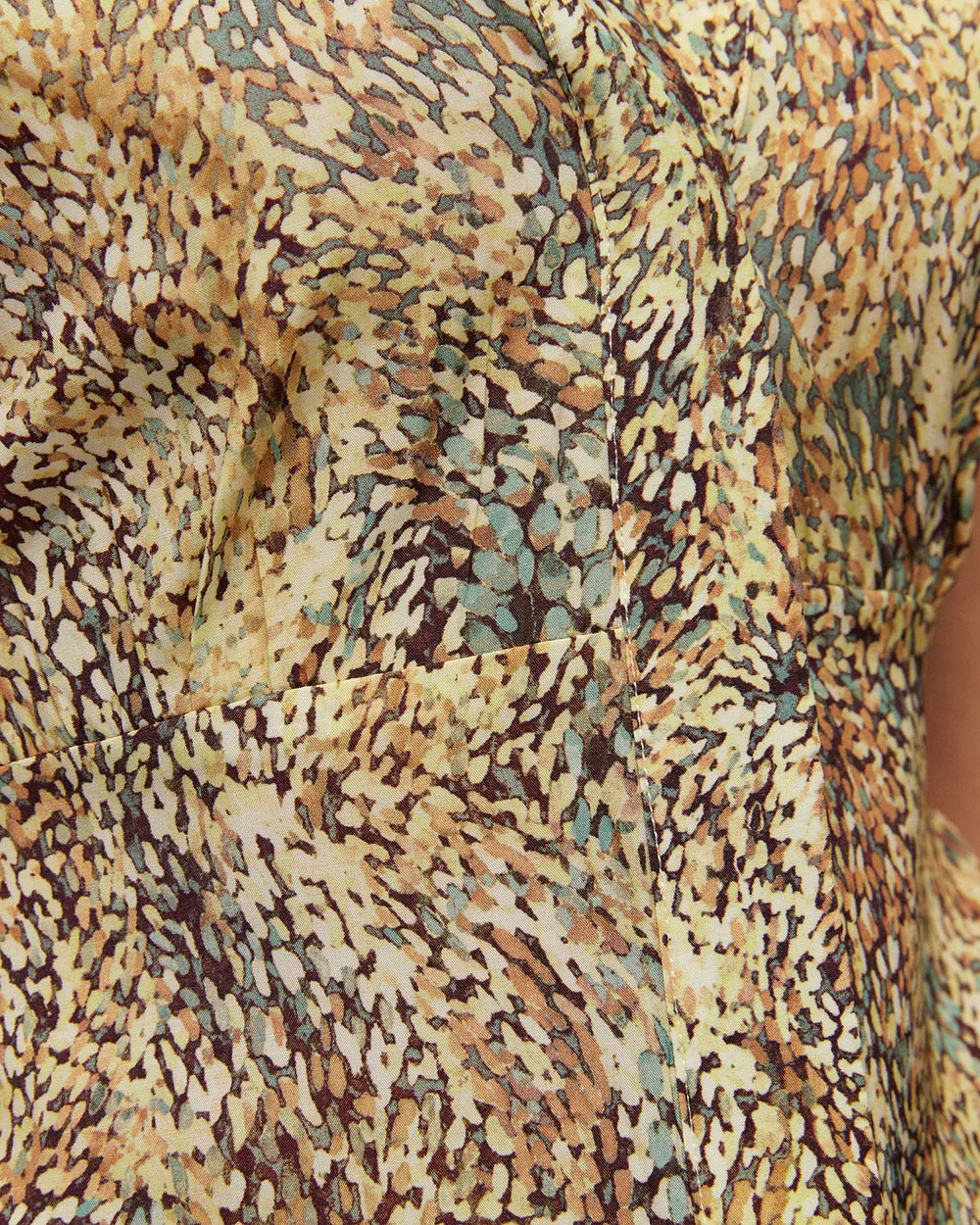 Completo a fantasia con blusa e gonna corta