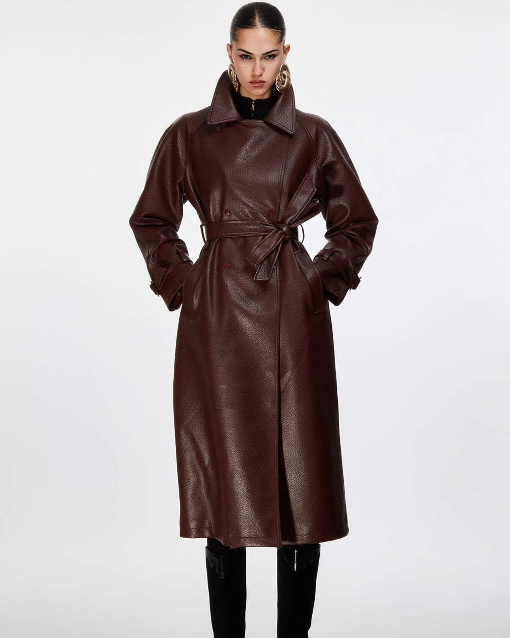 Trench lungo bordeaux ecopelle effetto martellato con bottoni e cintura rimovibile in vita