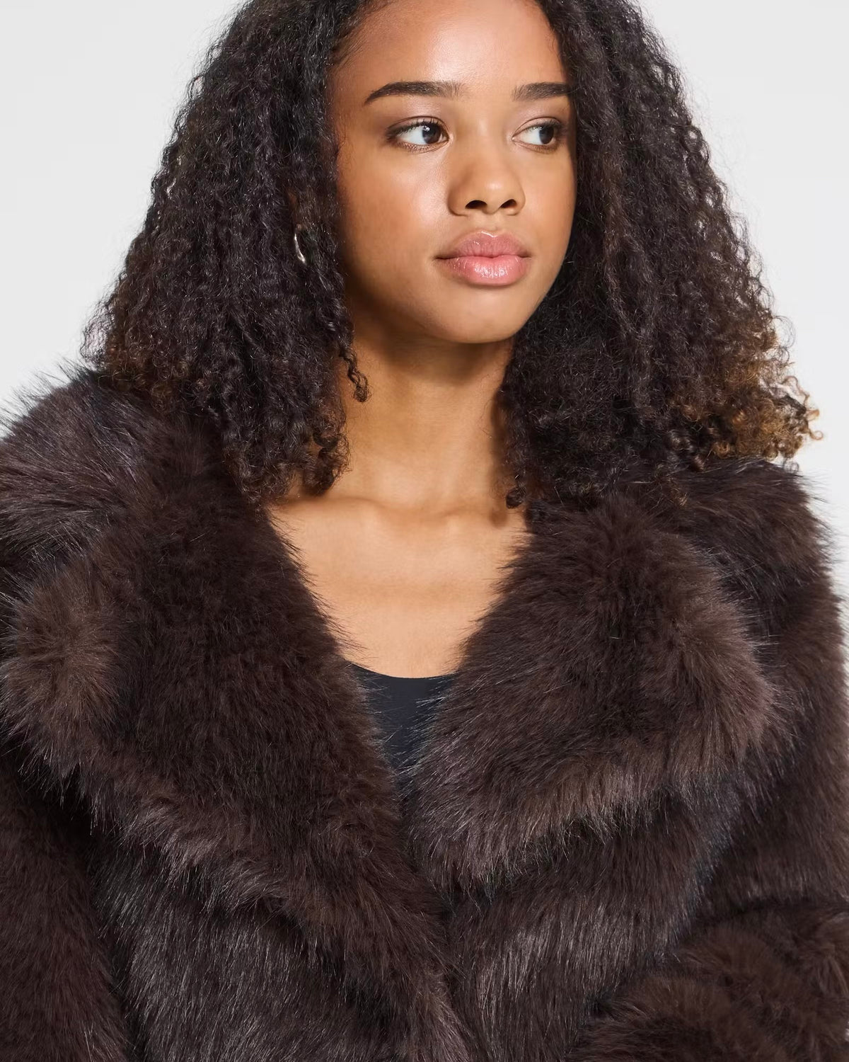 Cappotto in pelliccia sintetica nera