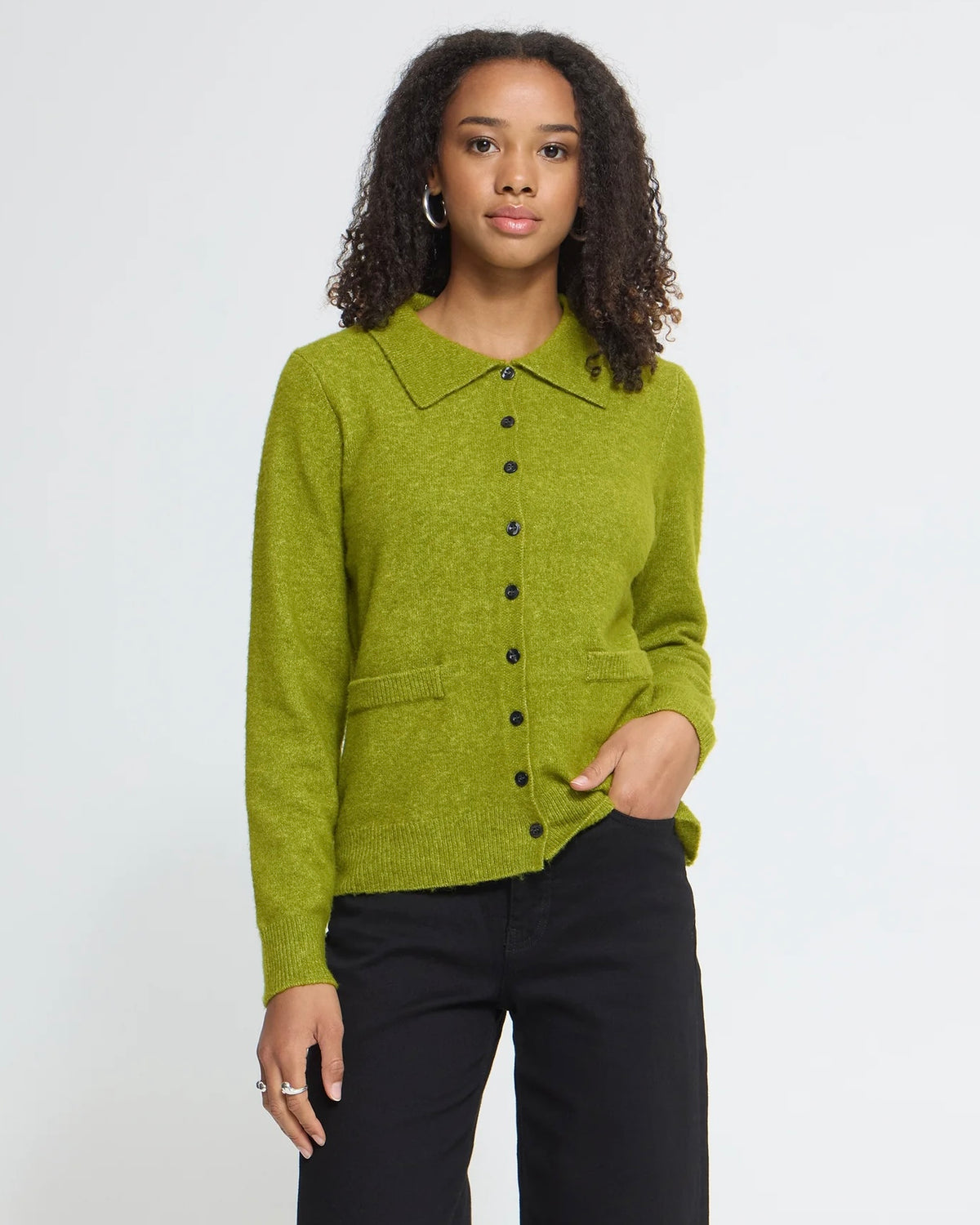 Cardigan verde con colletto