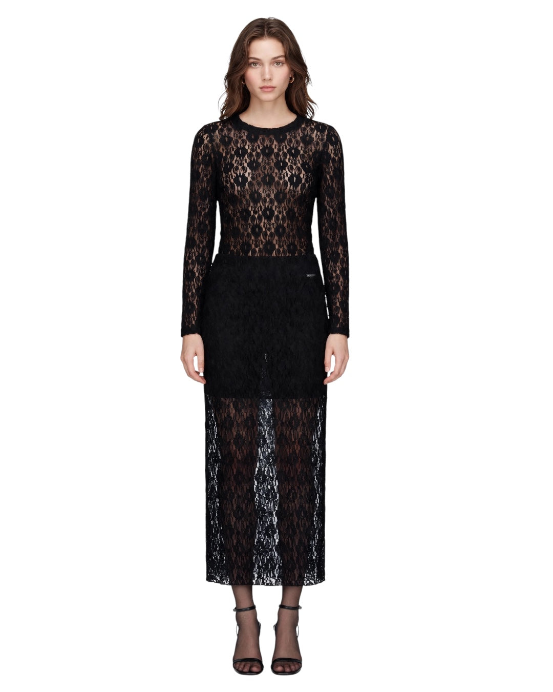Completo in pizzo nero maglia con scollatura tonda e gonna lunga con gonnellino foderato
