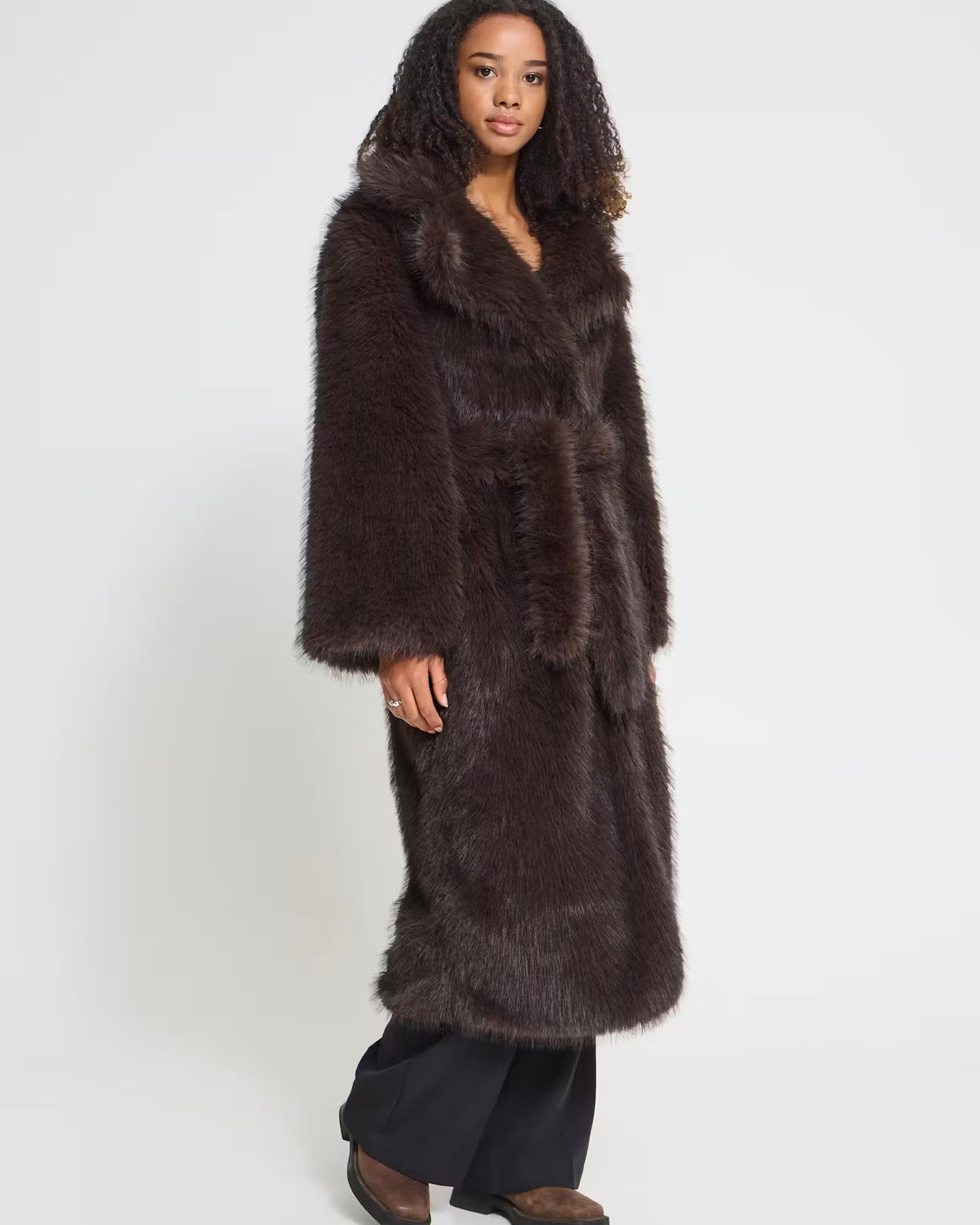 Cappotto in pelliccia sintetica nera