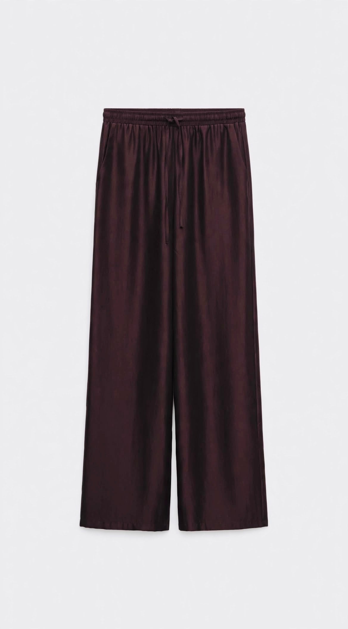 Tailleur cioccolato giacca accessorio pietre e pantalone palazzo con elastico in vita effetto lucido