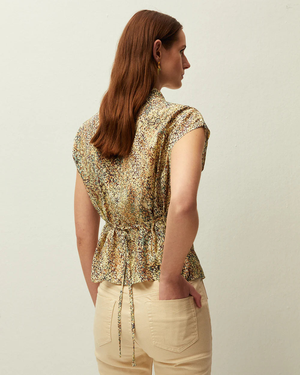 Completo a fantasia con blusa e gonna corta