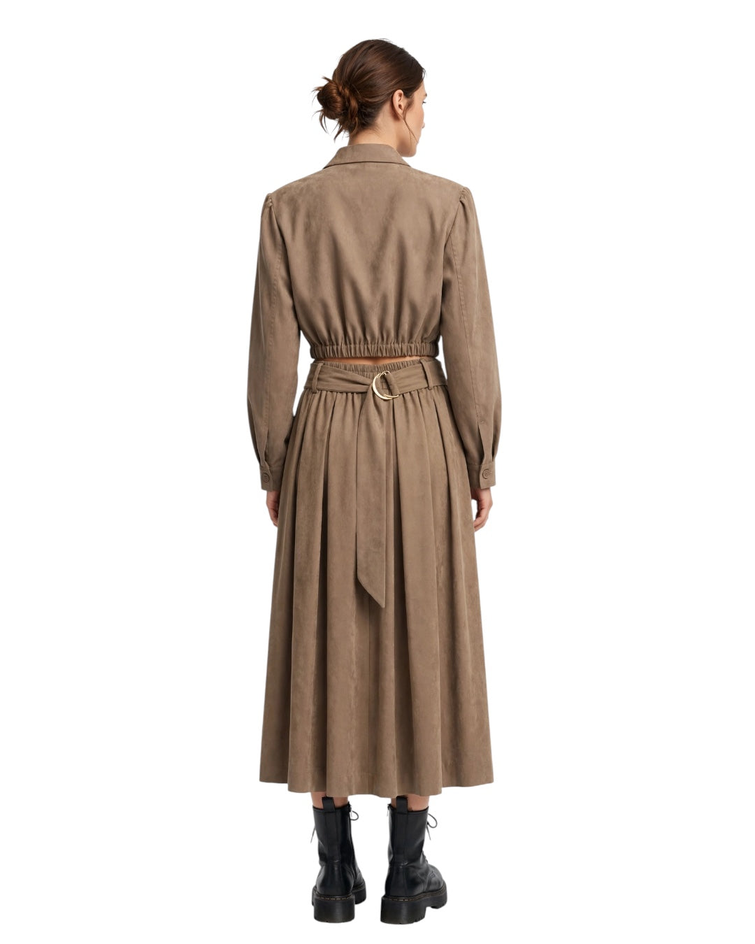 Mud-colored set consisting of a shirt with a Peter Pan collar, elasticated waist, and a long skirt with gathers and a belt at the waist