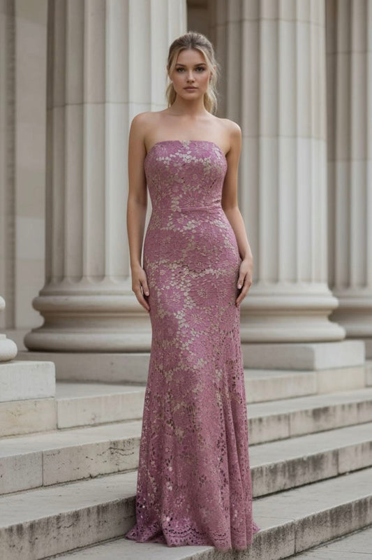 Abito Amira lungo in pizzo rosa su nude